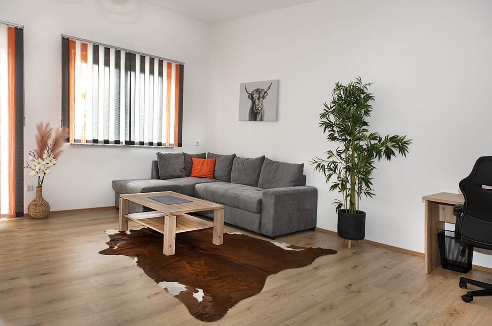 Modernes Wohnzimmer im Apartment nahe Red Bull Ring